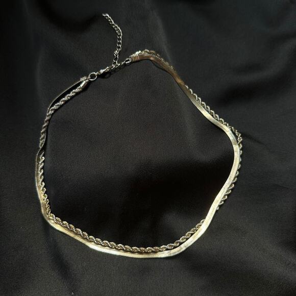 Layered gold chain necklace - Picture 6 of 8